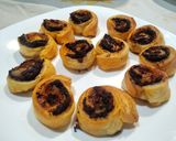 Foto del paso 7 de la receta: Hojaldres de bacalao ahumado, mermelada de tomate y tapenade