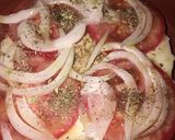 Foto del paso 2 de la receta: Provolone con tomate y cebolla al grill