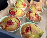 Foto del paso 5 de la receta Muffins de fresa con harina de arroz y matcha