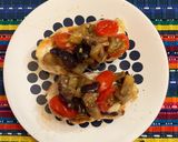 Foto del paso 3 de la receta: Bruschettas de 🍆 🍅 🧄 y aceitunas negras