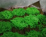 Foto langkah ke 6 dari resep Petulo Pandan Mie.