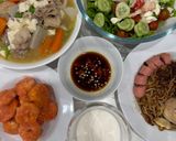 Hình bước làm 3 của món Cơm nhà với tôm sốt mayonnaise, canh ba chỉ heo củ quả, salad trộn phô mai