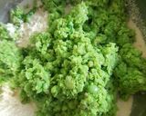 A picture of step 2 of Matar ka dhokla.