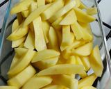 Foto del paso 1 de la receta: Papas bastón crocantes al horno