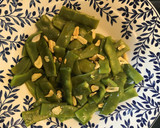 Foto del paso 6 de la receta: Hígado de añojo en adobo con cilantro empanado y guarnición