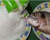 Foto del paso 1 de la receta: Dorada a la sal en el horno