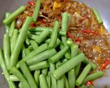 Foto langkah ke 4 dari resep Buncis Tumis Sichuan.