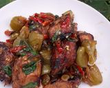 Foto langkah ke 6 dari resep Tumis tongkol asap dengaan Kemangi.