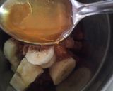 A picture of step 2 of Chikoo banana smoothie.