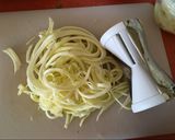 Foto del paso 1 de la receta: Keto - Fideos de zucchini (zapallito largo) con champiñones