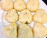 Hình bước làm 3 của món Onigiri với cơm gạo Bắc Hà và chà bông