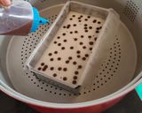 Foto langkah ke 6 dari resep Lapis Bintik Coklat Tanpa Telur.