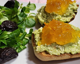 Foto del paso 7 de la receta: Tostas con aguacate, queso y mermelada de naranja