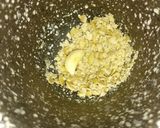 Foto del paso 2 de la receta: Pesto fácil en mortero 𓁉 cosecha de albahaca y ajo