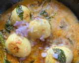 A picture of step 4 of Sri Lankan Egg Curry.