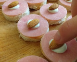 Foto del paso 2 de la receta: Canapés de jamón y almendras