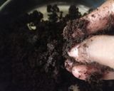 A picture of step 2 of Oreo pudding cake.