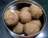 பச்சை பயிறு லட்டு (Green Gram Ladoo recipe In Tamil) ரெசிபி ஸ்டேப் 3 புகைப்படம்