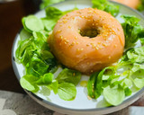 Foto del paso 8 de la receta: Ensalada Donuts de salmón 🥯 🍣 🧅 🍏 🥑 🌾 🍃