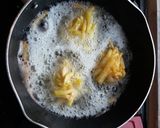 Foto langkah ke 3 dari resep Kentang  Sosis Goreng ala Korea.