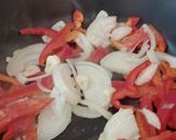 Foto del paso 2 de la receta: Arañita con cebolla y morrón