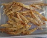 Foto langkah ke 1 dari resep Tumis Bawang Teri Pedas.
