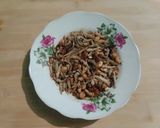Foto langkah ke 4 dari resep Tumis Teri Kacang Bumbu Iris.