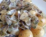 Foto del paso 8 de la receta: Coquinas al Ajillo con Patatas Paris