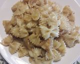 Foto del paso 3 de la receta: Corbatitas con Queso y Cebolla Caramelizada
