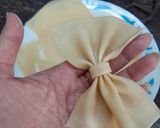 Foto langkah ke 3 dari resep Kulit pangsit goreng pita.