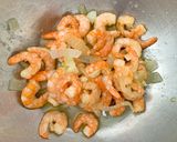 Foto del paso 2 de la receta: Pasta con langostinos