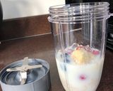 A picture of step 3 of Easy breakfast smoothie.