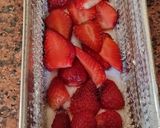 Foto del paso 1 de la receta: Budín invertido de frutilla 🍓