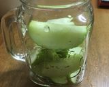Gambar langkah 2 resipi Air Detox Epal Hijau.