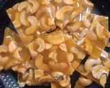 काजू चिक्की (kaju chikki recipe in hindi) रेसिपी चरण 2 फोटो