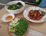 Hình bước làm 5 của món Sườn ram +bồ ngót nấu mướp+ đọt choại luộc