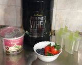 Foto del paso 1 de la receta: Helado proteico de Fresas y Arándanos