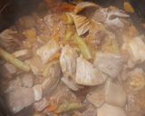 Foto del paso 3 de la receta: Cazuela de gírgolas, lomo y vegetales