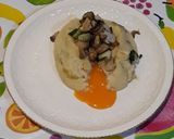 Foto del paso 5 de la receta: Gulan de patata con yema de huevo y verduritas salteadas