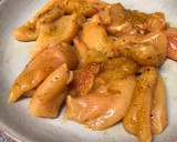 Foto del paso 2 de la receta: Ideas para adobar tu pollo y hacer unos riquísimos pinchos morunos