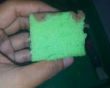 Foto langkah ke 6 dari resep Bolu pandan kukus bersisik.
