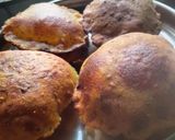 A picture of step 2 of Potato puri.