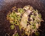 Foto del passaggio 2 della ricetta Riso Venere con zucchine e gamberetti (light)