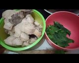 Foto langkah ke 1 dari resep Ayam Masak Daun Singkong.