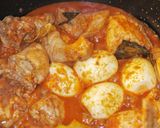 Foto langkah ke 4 dari resep Ayam Telur Semur Pedas.