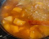 Foto del paso 3 de la receta: Caldereta de Merluza, con cocochas de Bacalao y Gambones