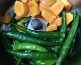 हरा लहसुन वाला उंधियू (Hara lehsun wala Undhiyu recipe in hindi) रेसिपी चरण 1 फोटो