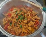 Foto del passaggio 6 della ricetta Finferli saltati con pasta fresca🍄‍🟫🍅🧄🧅🍝