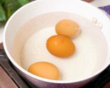 Foto langkah ke 1 dari resep Sarapan Diet : Egg Mayo Sandwich (225 kkal).