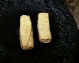 A picture of step 5 of Paneer Paratha Roll.